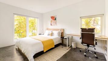 3 bedrooms, desk, iron/ironing board, free WiFi