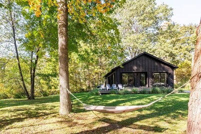 Wappinger Cottage - Scandinavian retreat on a creek