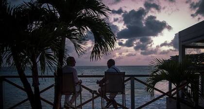 Sublime Stay - Royal Retreats at Maho Beach