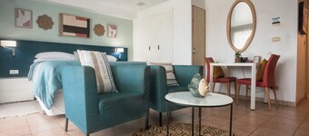 Grand Getaway - Royal Retreats at Maho Beach Studio