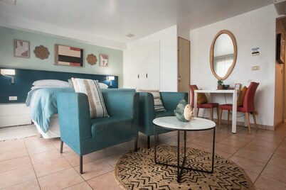 Grand Getaway - Royal Retreats at Maho Beach Studio