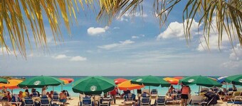 Grand Getaway - Royal Retreats at Maho Beach Studio