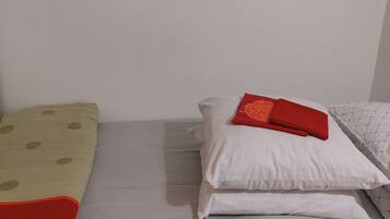 1 dormitorio, tabla de planchar con plancha, wifi gratis y ropa de cama