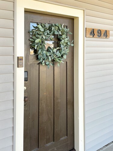 Fenced Yard - <1 mile from Purina - No Cleaning Fee