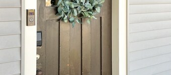 Fenced Yard - <1 mile from Purina - No Cleaning Fee