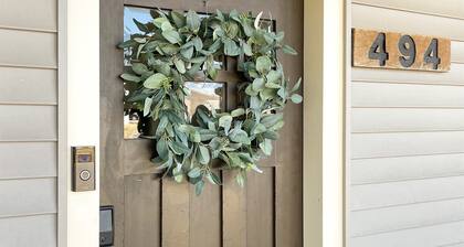 Fenced Yard - <1 mile from Purina - No Cleaning Fee