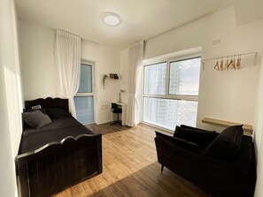 4 bedrooms, desk, iron/ironing board, free WiFi