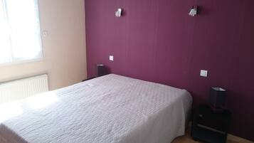2 bedrooms, iron/ironing board