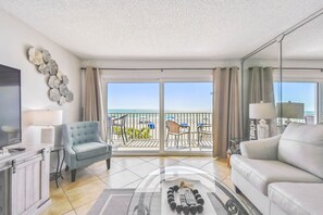 Smart TV, DVD player, books, computer monitors - Oceanfront Seagate Condo with Heated Pool (Indian Shores)