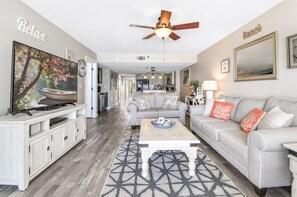 Smart TV, reproductor de DVD y libros 