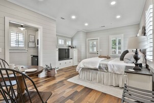 奢华村舍, 1 张特大床 | 1 多间卧室、埃及棉床单、高档床上用品、羽绒被