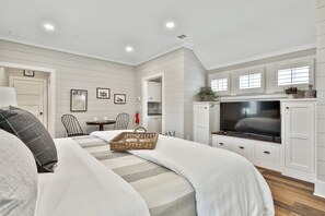 Luxury Cottage, 1 King Bed | 1 bedroom, Egyptian cotton sheets, premium bedding, down comforters
