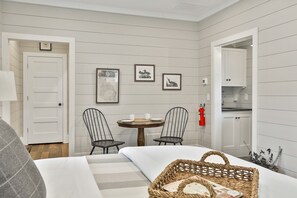 Luxury Cottage, 1 King Bed | 1 bedroom, Egyptian cotton sheets, premium bedding, down duvets - The Cottages at Laurel Brooke (Peachtree City)