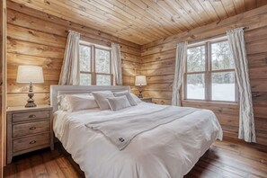 5 bedrooms, desk, iron/ironing board, WiFi