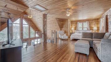 5 slaapkamers, een bureau, een strijkplank/strijkijzer, wifi