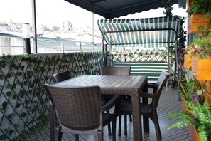 舒適套房 | 露台/庭院