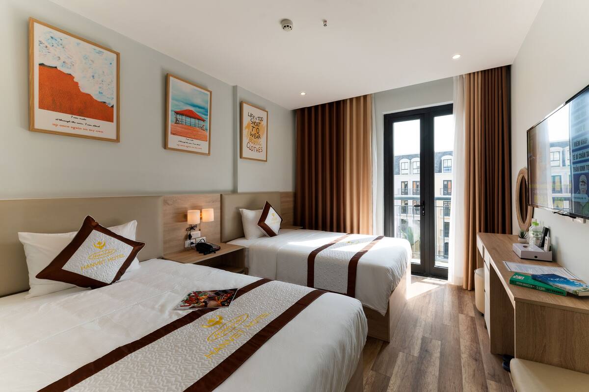 Minibar, bàn, phòng cách âm, truy cập Internet không dây miễn phí 