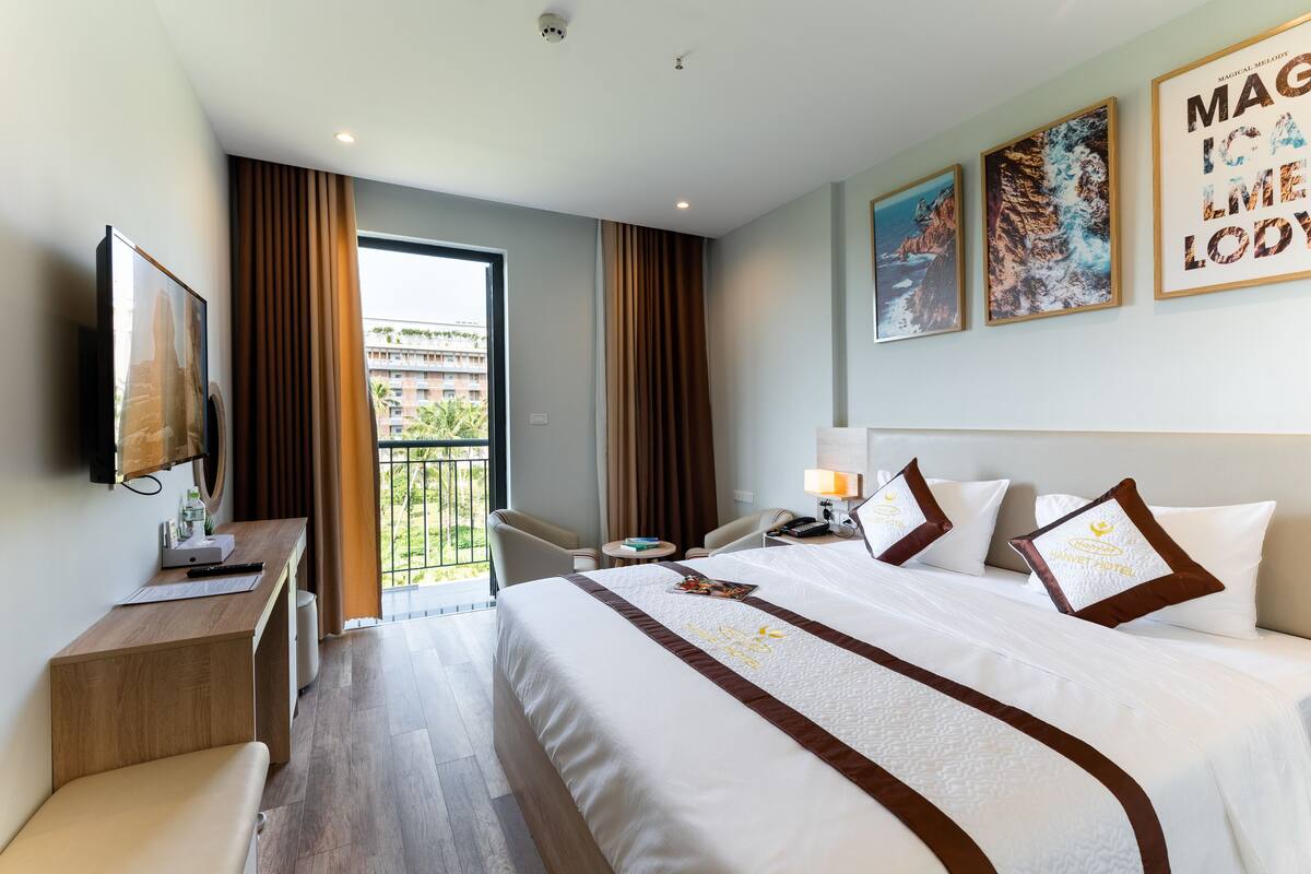 Minibar, bàn, phòng cách âm, truy cập Internet không dây miễn phí 