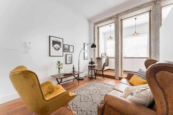 Living area - Classic Charm in Porto City (Porto)