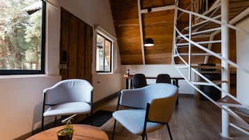 Chalet | Ruang tamu | 42 inci televisyen LED dengan kabel, TV, Netflix