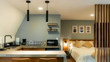 Chalet | Private kitchen | Mini-fridge, microwave, coffee/tea maker, cookware/dishes/utensils