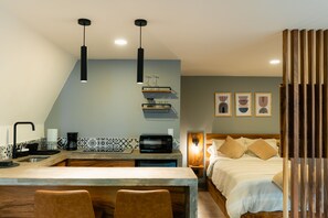 Chalet | Cuisine privée | Mini-réfrigérateur, four à micro-ondes, cafetière-théière