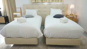 1 bedroom, bed sheets - Ryamen B Trindade (Porto)