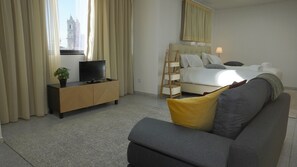 1 bedroom, bed sheets - Ryamen B Trindade (Porto)