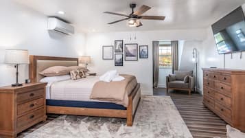 Room | Living area | 65-inch Smart TV with digital channels, TV, Netflix