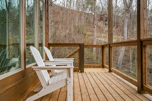 Terrace/patio - Relaxing cabin retreat: pool, hot tub & game room—close to all in Pigeon Forge (Sevierville)
