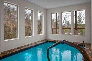 Piscina interna, piscina aquecida