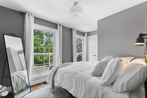 5 bedrooms, desk, iron/ironing board, free WiFi