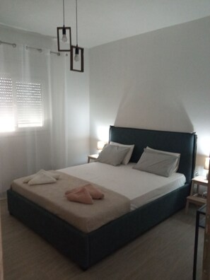 2 bedrooms, iron/ironing board, free WiFi, bed sheets