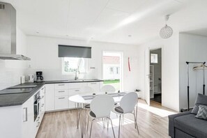 Private kitchen - Modern Great Stay Guest House - Studio (two beds) (Gävleborgs län)