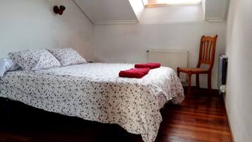 2 dormitorios, tabla de planchar con plancha, wifi gratis y ropa de cama