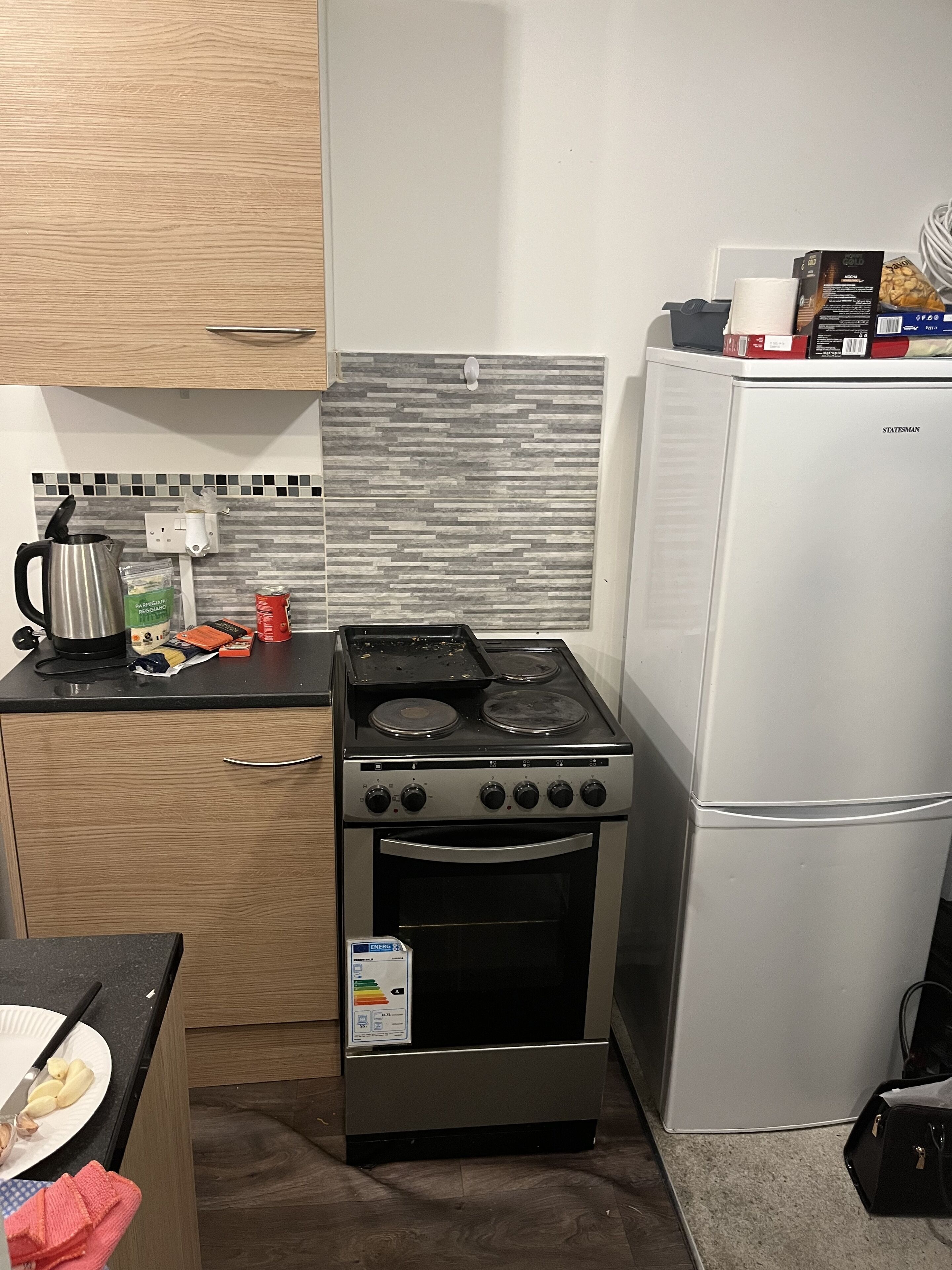 Fridge, microwave, stovetop