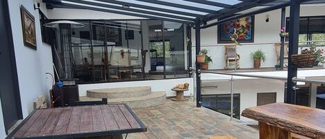 تناول الطعام بالخارج