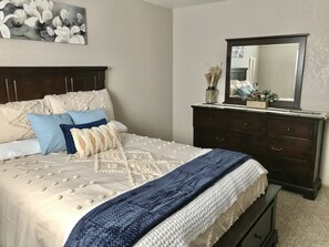 3 bedrooms, iron/ironing board, WiFi, bed sheets