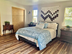 3 chambres, fer et planche à repasser, Wi-Fi, draps fournis