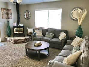 Smart TV - Butterfly Cove/5 minutes to Beaches and Redwoods (McKinleyville)
