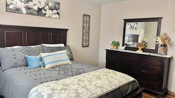 3 chambres, fer et planche à repasser, Wi-Fi, draps fournis