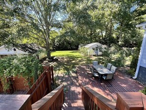 Outdoor dining - 1920s Bungalow with private garden, close to downtown (Greenville)