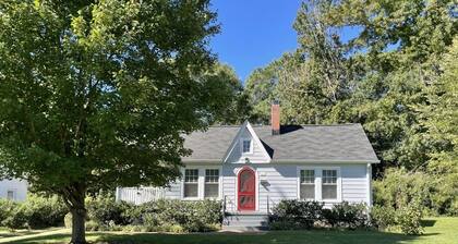 1920s Bungalow with private garden, close to downtown