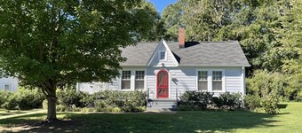 1920s Bungalow with private garden, close to downtown