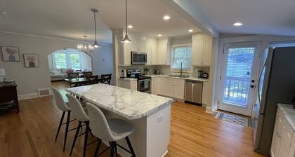 1920s Bungalow with private garden, close to downtown