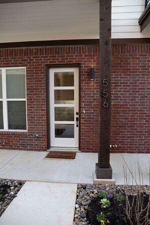 Exterior detail - 3-Story Townhome, 5-Min Walk to Tyler's Downtown Nightlife! (Tyler)