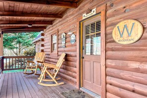 Terrace/patio - Stay at The Bear and visit Callaway's Fantasy in Lights - Fiber Wifi! (Warm Springs)