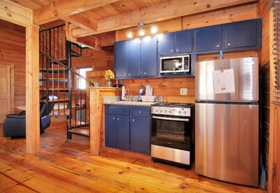 Stay at The Deer and visit Callaway's Fantasy in Lights - Fiber Wifi!