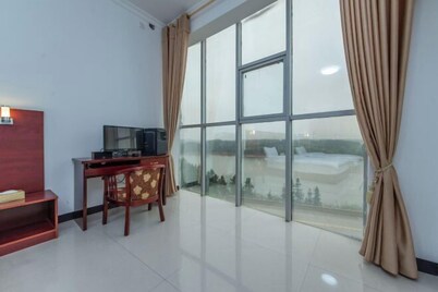 Towo Holiday Hotel (Miluo Dajing Lake)