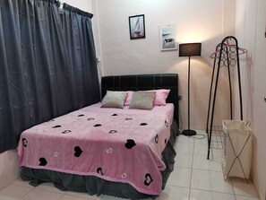 2 bedrooms, iron/ironing board, free WiFi, bed sheets